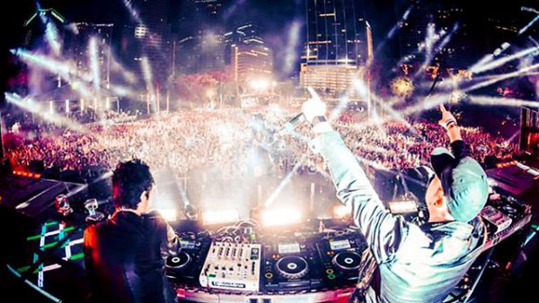 Diplo & Friends 2015-11-01 Knife Party and Destructo in the mix