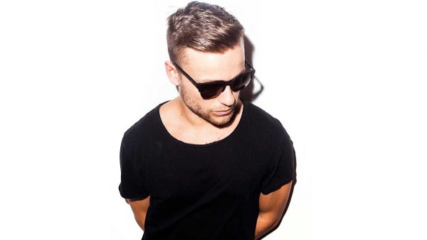 Annie Nightingale 2016-08-31 with Party Favor and Digital Farm Animals