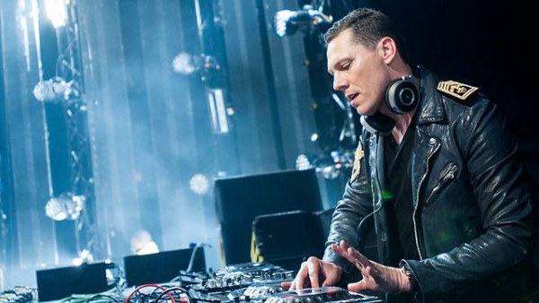 Tiesto – Club Life #422 2015-05-16 with guest R3hab