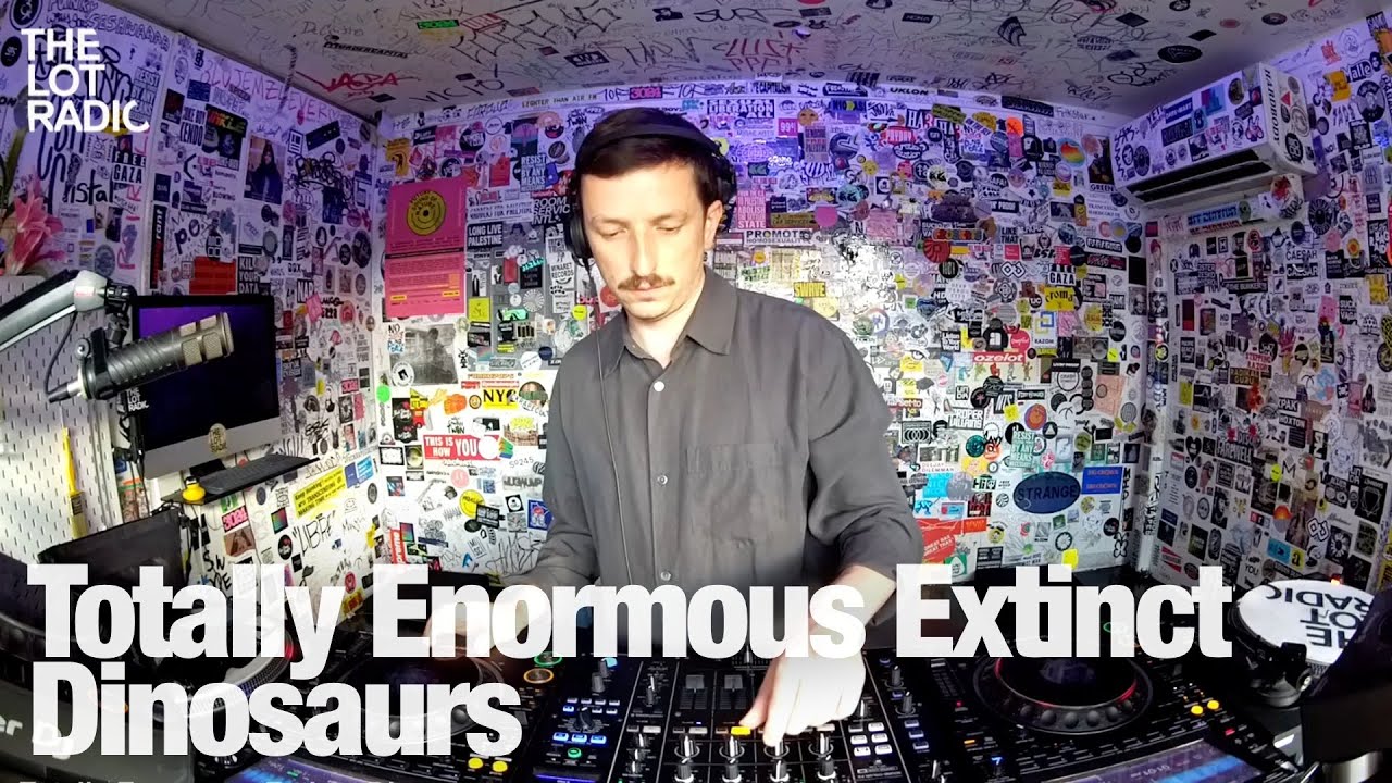 Totally Enormous Extinct Dinosaurs – The Lot Radio 2024-06-01 – Core News